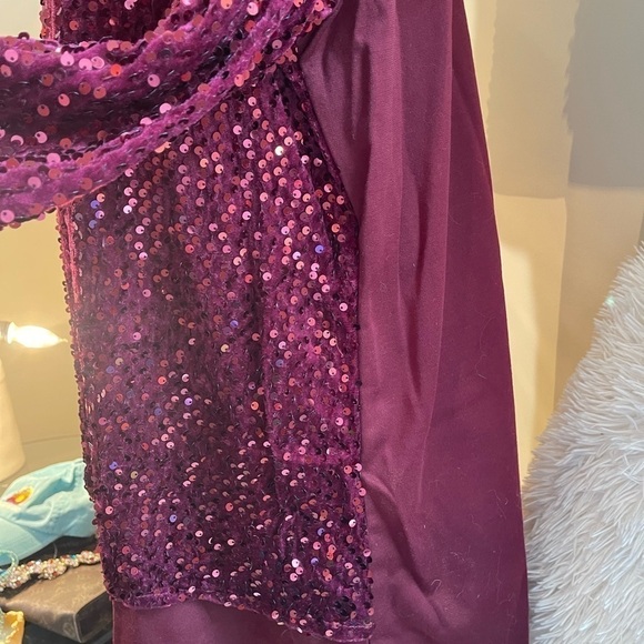 NWOT, plus size dressy 3/4 sleeve, long tunic style blouse. Red sequin. 3X - Picture 4 of 7